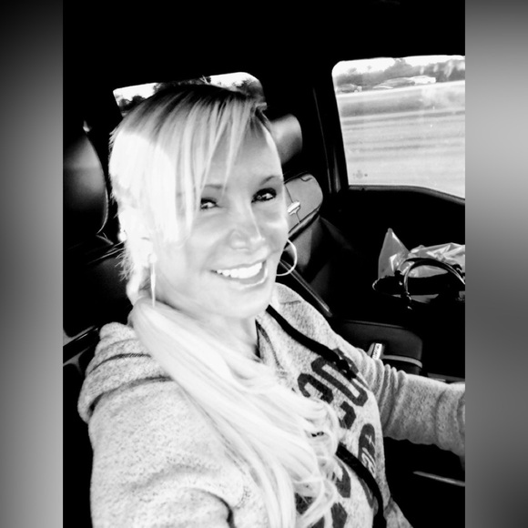 BOSTON SOFT GRAY HOODIE. Size M. Extremely comfortable. Enjoyed just once. 😊 - Picture 3 of 11